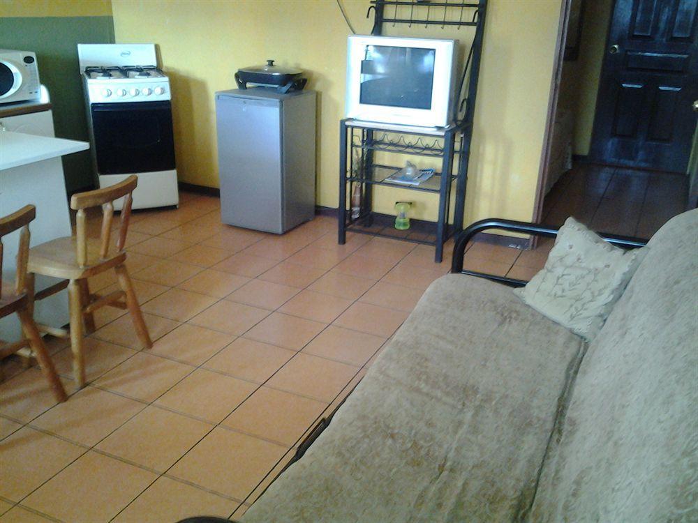 Cabinas Madeleine Пунтаренас Экстерьер фото