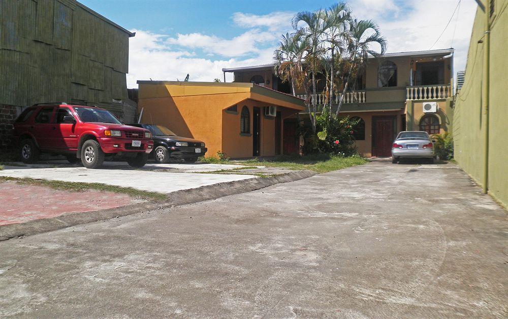 Cabinas Madeleine Пунтаренас Экстерьер фото