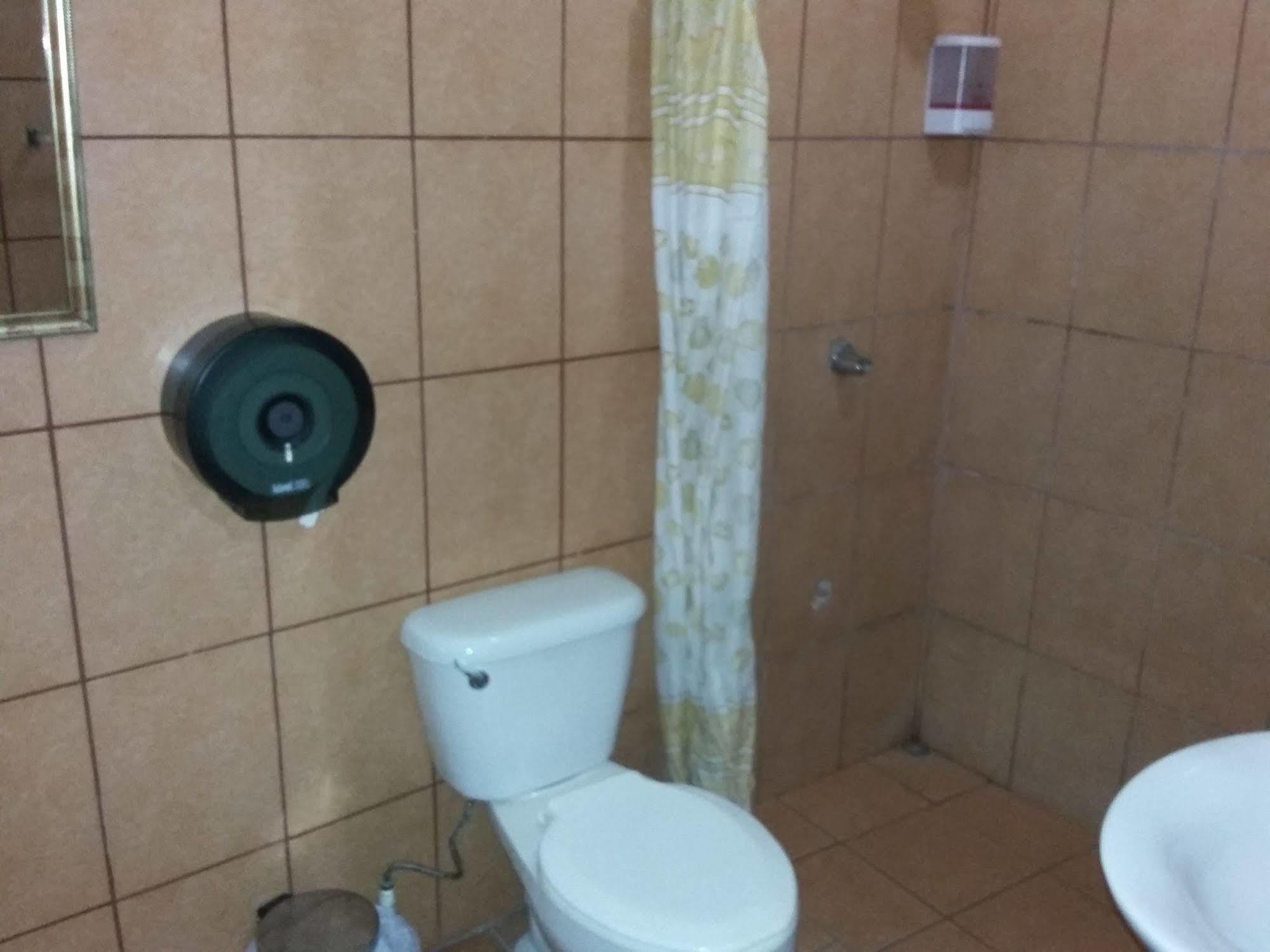 Cabinas Madeleine Пунтаренас Экстерьер фото